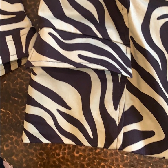 E.COL.O.GIE zebra print 3/4 sleeve big button jkt! - Picture 6 of 7